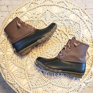 WOMEN'S 5.5 SPERRY BOOTS
